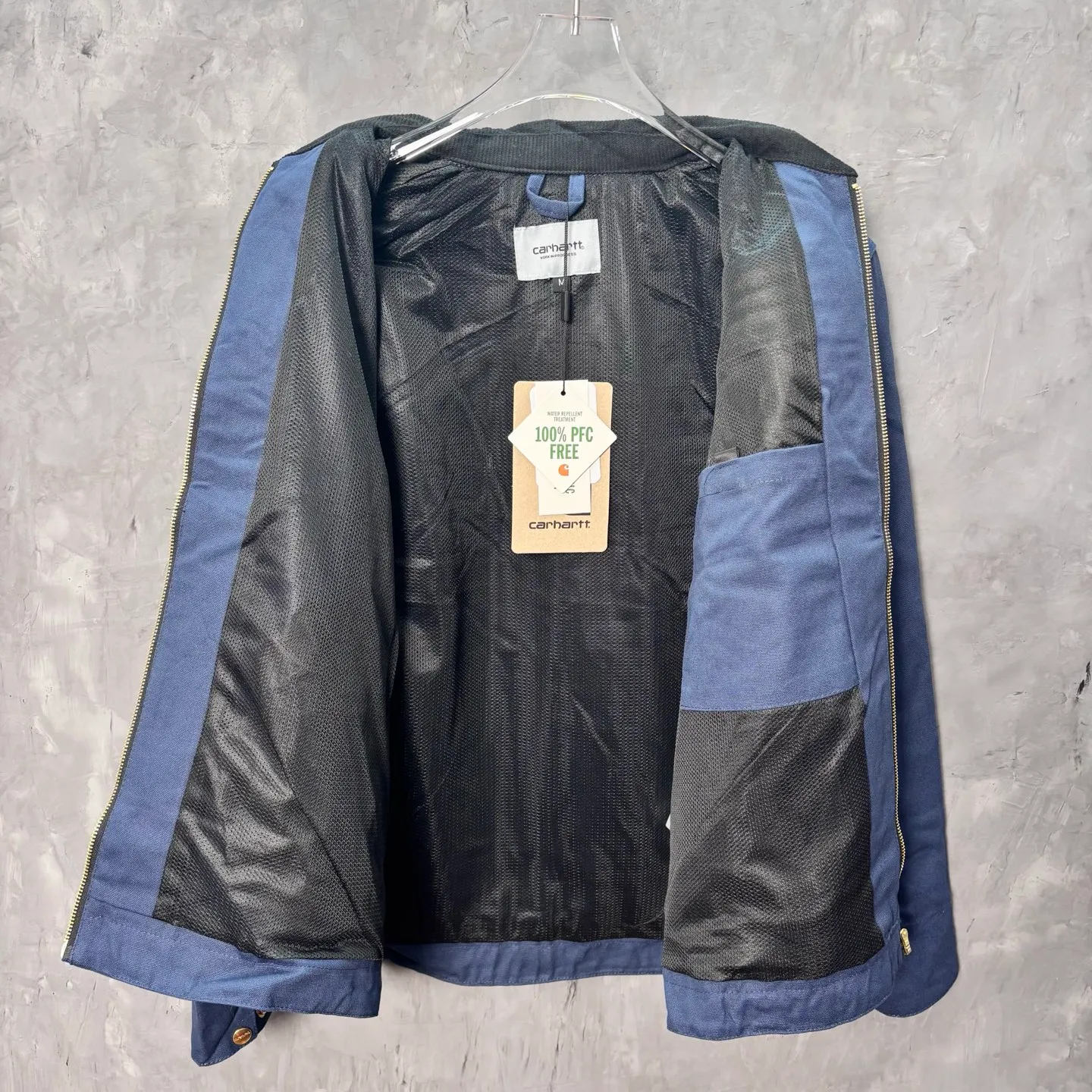 Main recommendation 📝05336# 153 Correct version·Seven-color lining mesh thin jacket 💥 Carhartt WIP Carhartt Detroit Retro Canvas heavy work jacket 🌈Color: Brown Purple White Black Petrol Blue Smoke Gray Size: S-XL Carhartt, founded in San Francisco, USA, is a clothing brand in the industrial era of the United States. It mainly produces work pants and work jackets. It is one of the suppliers of military clothing for the US military. To this day, Carhartt is still a street fashion brand with popularity and brand charm. If you talk about work wear-style clothing, you have to think of Carhartt. Carhartt is famous for manufacturing high-quality workwear with excellent quality, comfort and durability. Its products are mostly made of high-grade fabric materials and are suitable for all kinds of extremely harsh working environments.